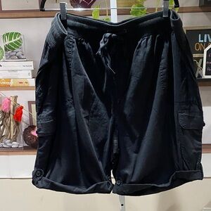 Woman Within Dark Cargo Shorts size 24. Waist 22 rise 14 length 12.